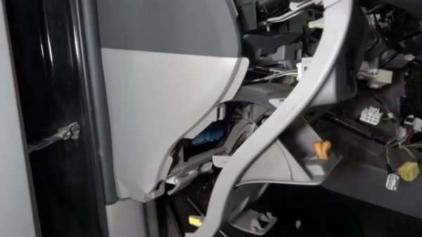 How To Remove Electric Power Steering Motor On a Toyota Corolla / Power Steering column Replacemen