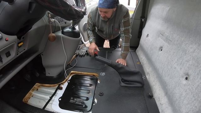 Byter inredning i skåpbilen - Opel Vivaro, Renault Traffic och Nissan Primastar смотреть онлайн