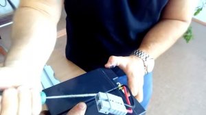 apc smart-ups 1500 достаем аккумуляторную батарею