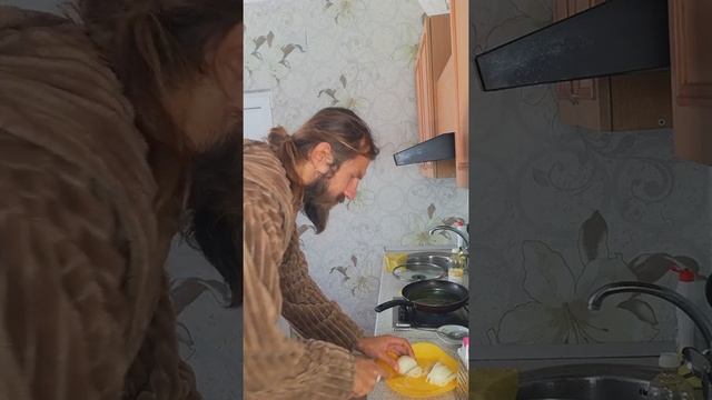 Домохозяин ТВ. Жареная капуста с перловой кашей!! смотреть онлайн