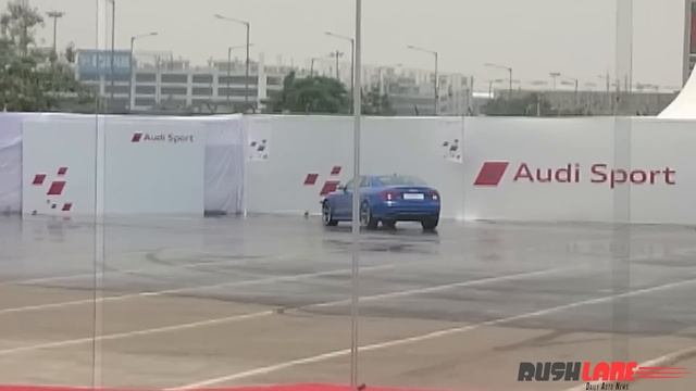 Audi TT, RS 5, RS 7 and R8 stunts at RS 6 Avant India launch смотреть онлайн