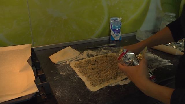 Хрустящие слойки с халвой. смотреть онлайн