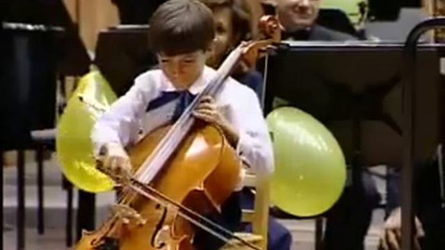 Santiago Cañón V (6 Years Old) plays Goens Scherzo смотреть онлайн
