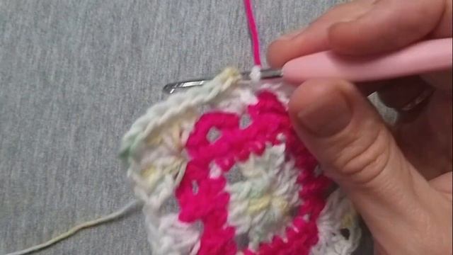 Небольшой КРАСИВЫЙ КВАДРАТНЫЙ МОТИВ крючком. Можно УВЕЛИЧИТЬ в размерах. смотреть онлайн