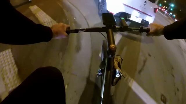 Knog Blinder 600 Front Bike Light смотреть онлайн