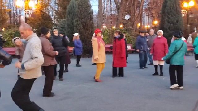 АЙ ЛАВ Ю!???/ТАНЦЫ В ПАРКЕ ГОРЬКОГО ХАРЬКОВ НОЯБРЬ 2021 смотреть онлайн