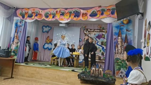 Драматизация сказки МУХА-ЦОКОТУХА. Выезд волонтерской группы в детский дом 5,г.Хабаровск смотреть онлайн