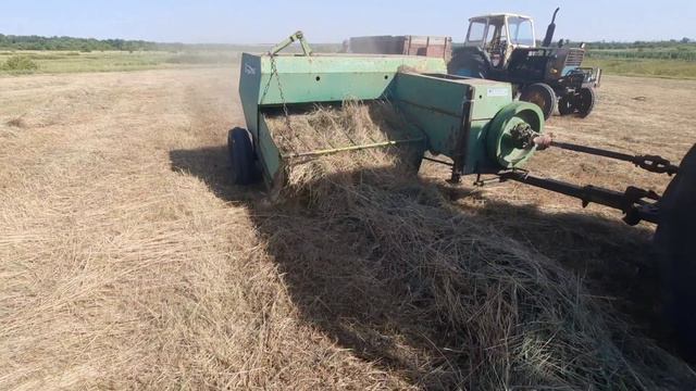 Заготавливаем сено на зиму с помощью Пресс-подборщика
