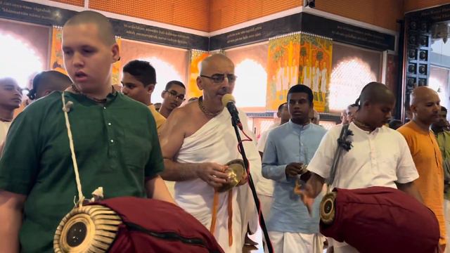 Gaura Poornima day Guru Puja Kirtan @ISKCON Salem смотреть онлайн