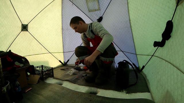 Ловля окуня в глухозимье 2022 смотреть онлайн