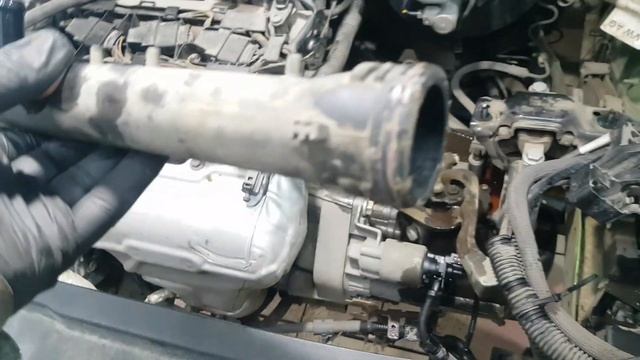 Шкода Фабия мк2. Течь антифриза сзади двигателя. Нашли причину. Заметку.