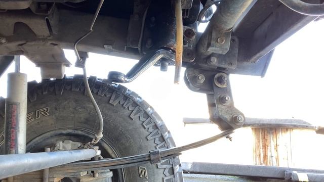 Installing new steering parts on my Suzuki Samurai смотреть онлайн