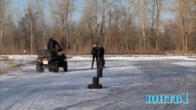 Грамотное вращение на льду квадроцикла. смотреть онлайн