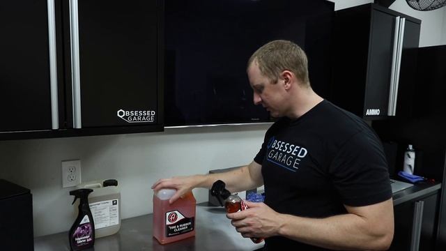 Wheel/Tire Product Series: E5 - Adam's Tire & Rubber Cleaner смотреть онлайн