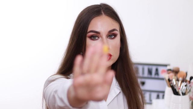 БЮДЖЕТНЫЕ ТЕНИ ЗА 500 РУБЛЕЙ?! Revolution Marvellous Mattes смотреть онлайн