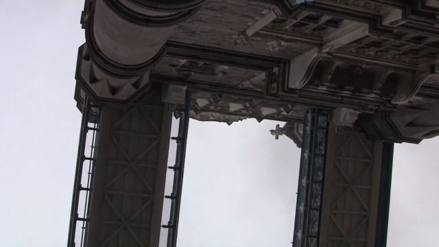 A Walk Across Tower Bridge, London, England - 15th June, 2014 смотреть онлайн
