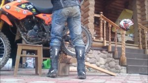 Как самому, без труда, поставить мотоцикл на табурет.