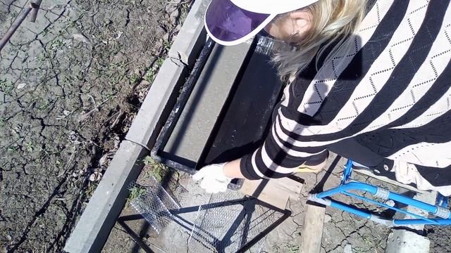 Сажаю цветы / Строим веранду/ Дачные работы в апреле/ смотреть онлайн