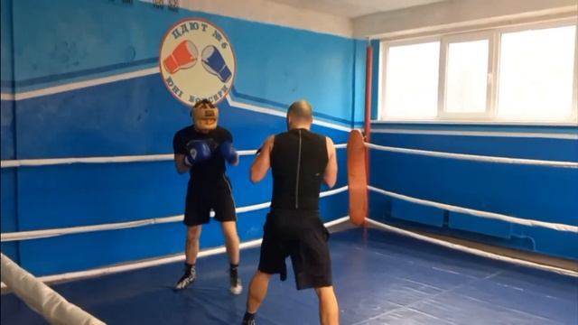 Денис боксирует с Пашей в Зале бокса Колодия смотреть онлайн