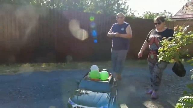 НА ПЕРВУЮ ГОДОВЩИНУ ПРАВНУКУ... Поёт прабабушка смотреть онлайн