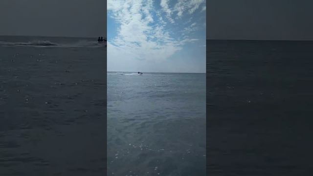 Девушка на гидроцикле смотреть онлайн