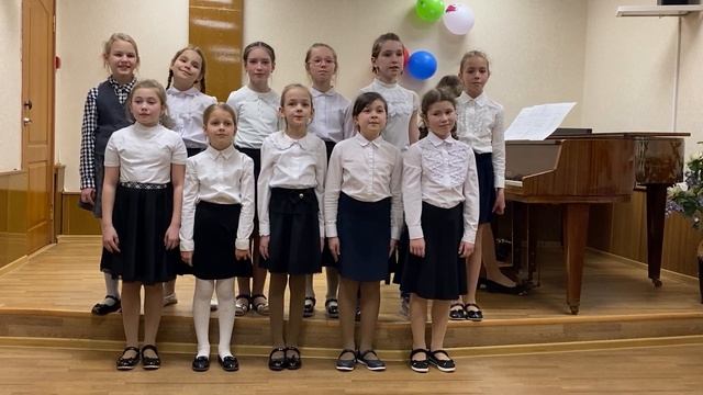 Вокальный ансамбль "Акварель", ДШИ "Рапсодия" г.Киров,муз.и сл. Е.Обуховой "Мама-солнца лучик" смотреть онлайн