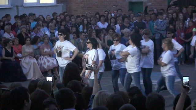 Родители Ленинской школы п. Прямицыно жгут на выпускном у своих детей, МОЛОДЦЫ))) смотреть онлайн