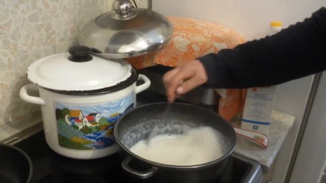 Бугай Алабай. Готовим кашу для 26 дневных щенков. смотреть онлайн