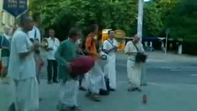 Индийские танцы на улице Севастополя смотреть онлайн