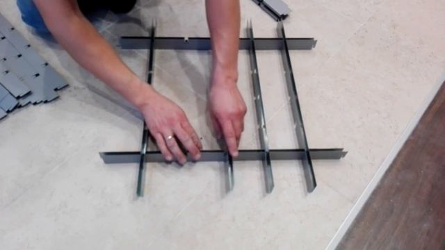 Как быстро собрать грильято. Изготовление и особенности сборки потолка грильято. Быстрый монтаж. смотреть онлайн