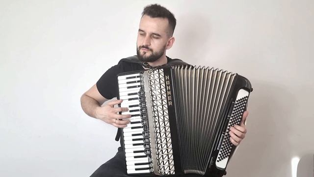 Merry Go Round of Life - Howl's Moving Castle (Joe Hisaishi) - Accordion смотреть онлайн