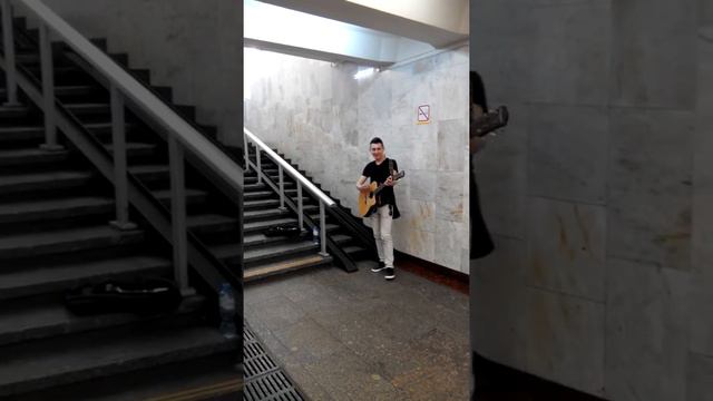 Парень офигенно поет. смотреть онлайн