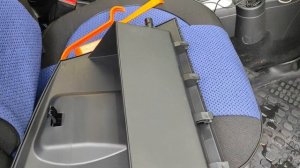 Как снять бардачок Лада Гранта FL