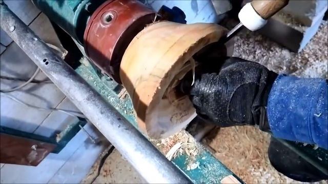 Чаша из абрикоса на токарном по дереву смотреть онлайн