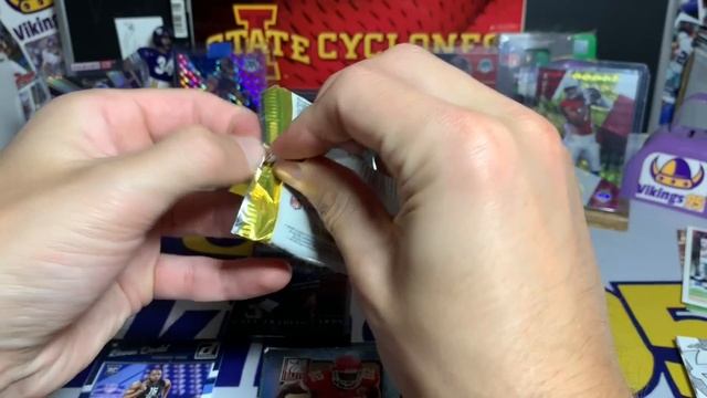 3 Walgreens Prime Football Packs | Game Used Hit?! How Weird Is That Jersey Card?? SO Unique! смотреть онлайн