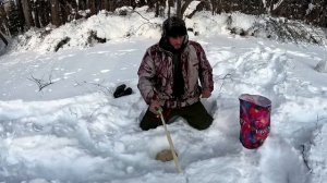 Зимняя рыбалка в тайге. Лютая рыбалка на ленка в Сибири. Ловля ленка и налима зимой.