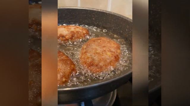 Котлеты с хрустящей корочкой снаружи и сочные внутри / Mazali kotlet tayyorlash смотреть онлайн
