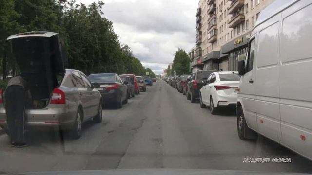 Чуть не понизил средний возраст населения в России или как пенсионеры любят переходить дорогу смотреть онлайн