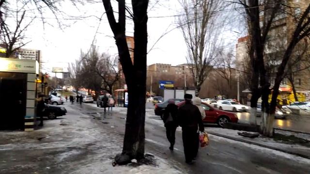 Грязь, лужи, хаотичная парковка на Нагибина (Турмалиновская). Никакого благоустройства! смотреть онлайн