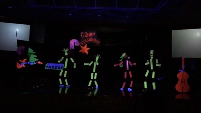 Веселый танец смотреть онлайн