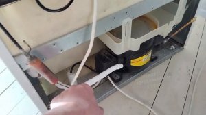 Холодильник Хотпоинт Аристон не включается.