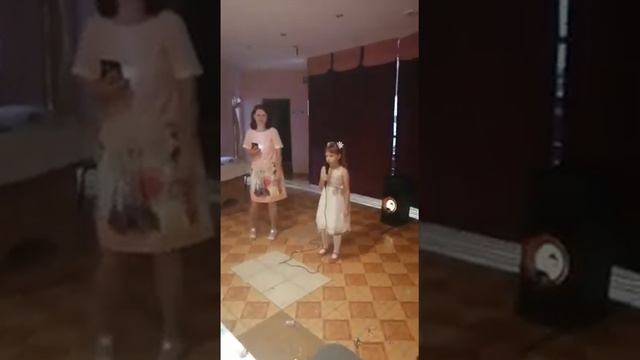 Ульяна поздравляет папу с днём рождения.... смотреть онлайн