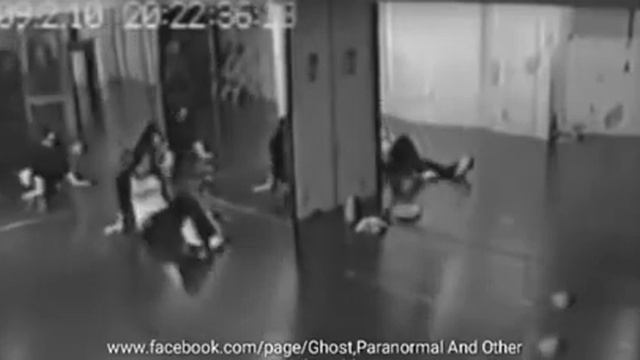 Жуткое отражение в зеркале (до конца). смотреть онлайн