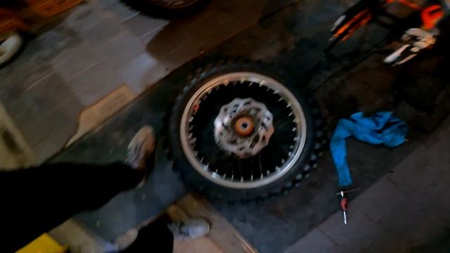 Тормозной диск KTM EXC 125 замена! Brake disc change on Enduro Bike. KTM. смотреть онлайн