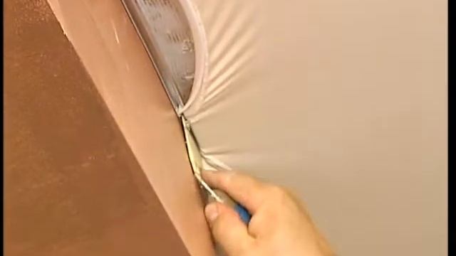 натяжной потолок белый глянец