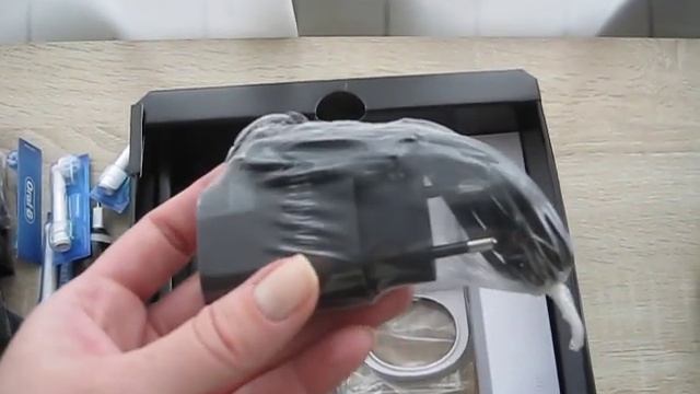 Зубная щетка Oral-B Genius 10000N Black, Распаковка и обзор смотреть онлайн