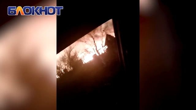 «Это страшно»: пожар охватил дачи в садоводстве «Строитель» в Волгодонске смотреть онлайн