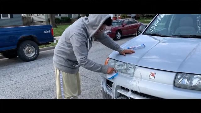 SATURN VUE GETS HER HEADLIGHT CLEAN смотреть онлайн