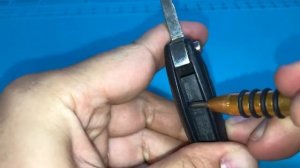 Замена батарейки в выкидном ключе форд / Replacing battery in Ford key