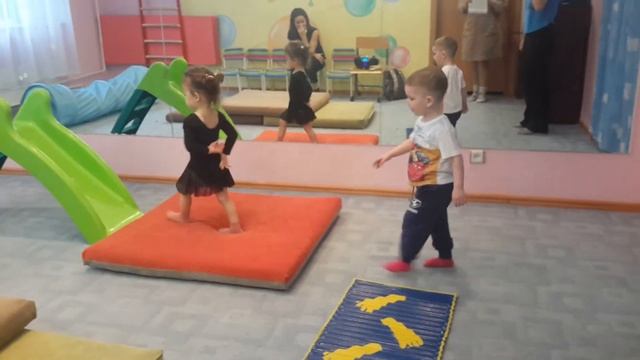 Максимка 2,5 года Занятия в Карамельках смотреть онлайн